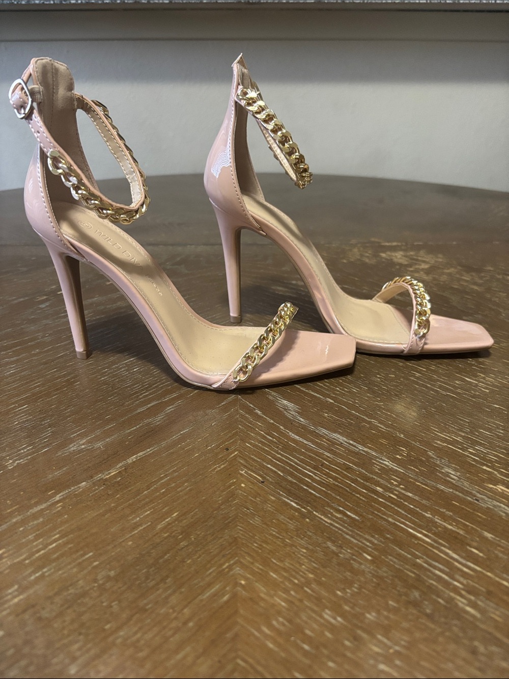 Wild Diva Lounge adjustable ankle-strap gold chain Square toe stiletto heel SZ-6